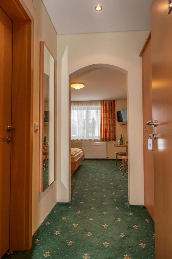 Pension Elisabeth Russbach am Pass Gschütt Pokoj fotografie